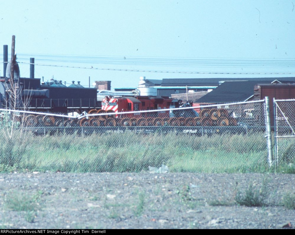 CP 8505 at Aengus shops